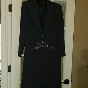 Plants suit set/ Tahari size 6 Grey